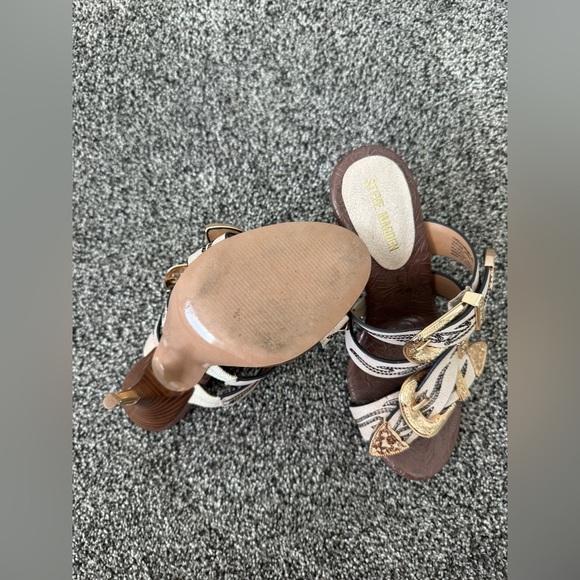 Farra White Distressed Heels - Picture 4 of 4